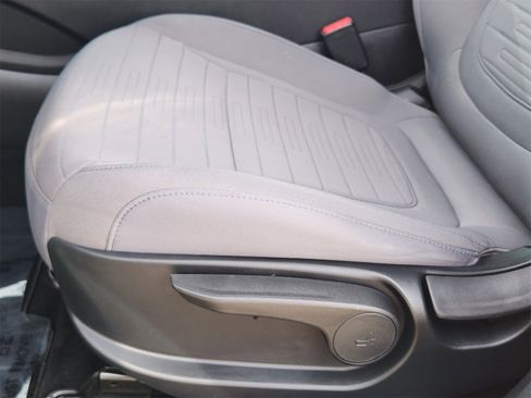 Used 2024 Hyundai Santa Cruz SE image 32