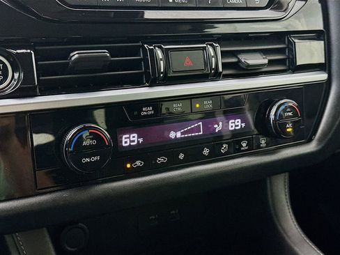 Used 2022 Nissan Pathfinder S FWD image 18