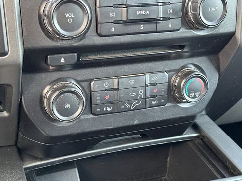 Used 2017 Ford F250 XLT w/ XLT Premium Package image 21