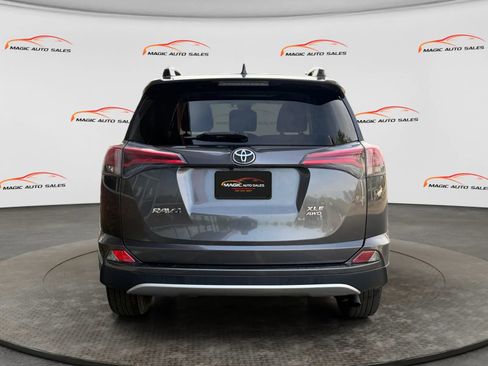 Used 2017 Toyota RAV4 XLE AWD/4WD image 9