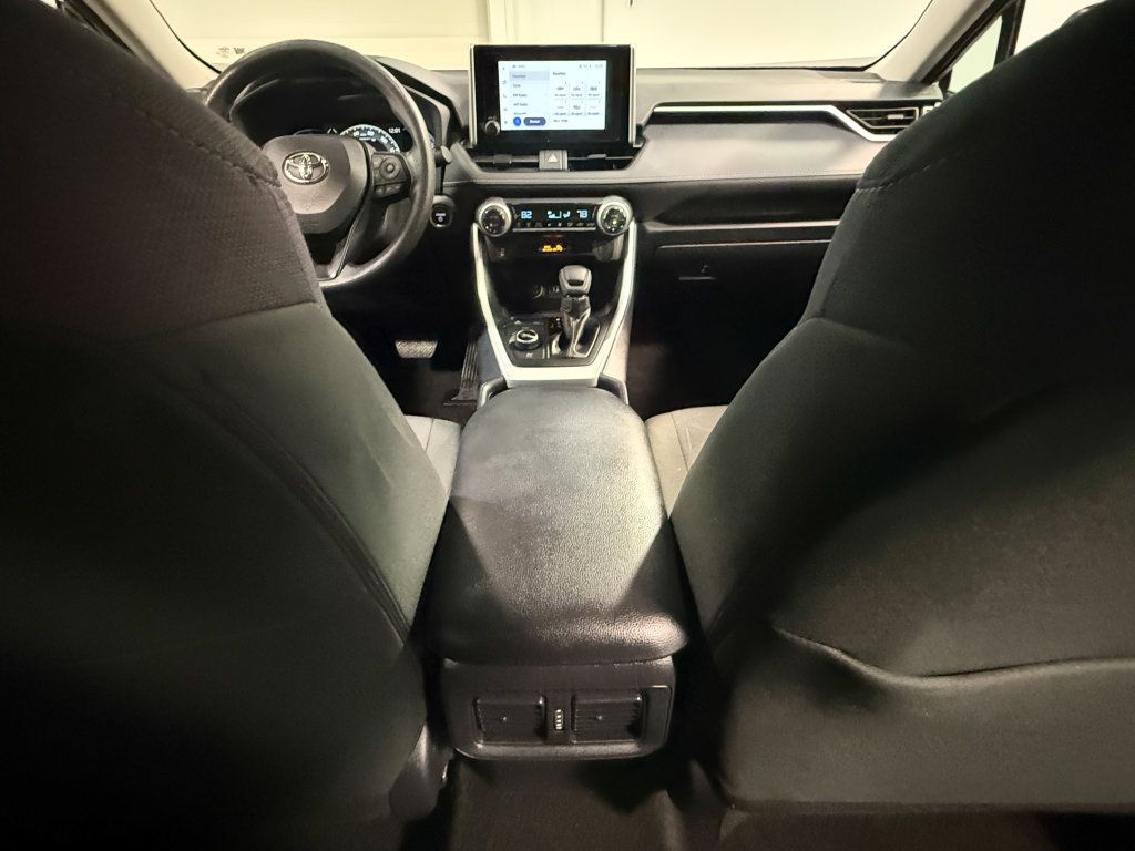Used 2025 Toyota RAV4 XLE AWD/4WD image 71