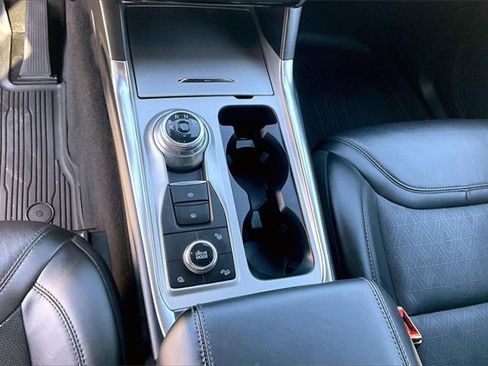 Used 2022 Ford Explorer Platinum w/ Technology Package image 13