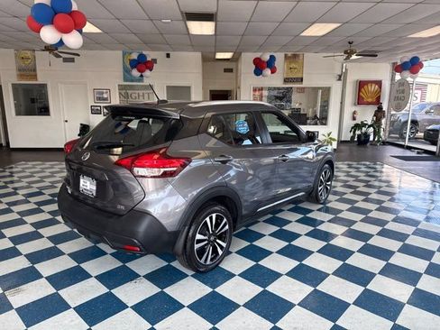 Used 2019 Nissan Kicks SR w/ SR Premium Package FWD image 7