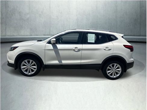 Used 2018 Nissan Rogue Sport SV AWD/4WD image 2