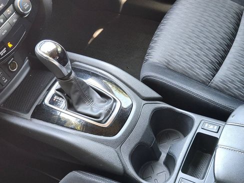 Used 2017 Nissan Rogue SV FWD image 19