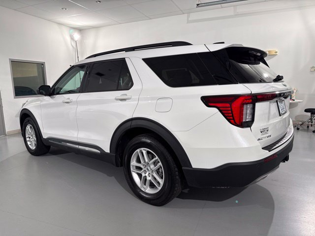 Used 2025 Ford Explorer Active w/ Active Comfort Package RWD image 5