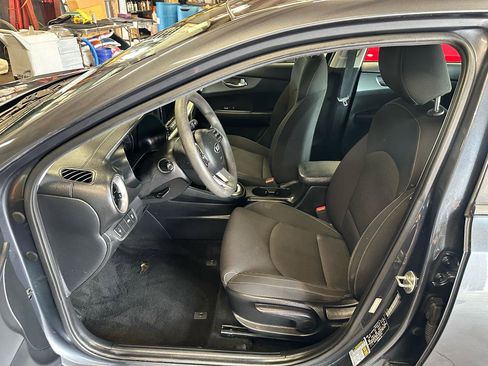 Used 2020 Kia Forte LXS FWD image 11