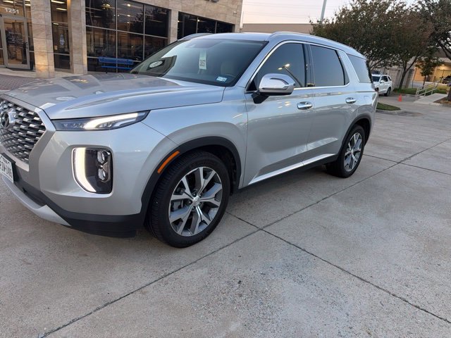 Used 2022 Hyundai Palisade SEL w/ Premium Package FWD image 2