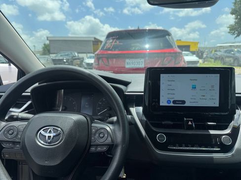 Used 2025 Toyota Corolla LE FWD image 33