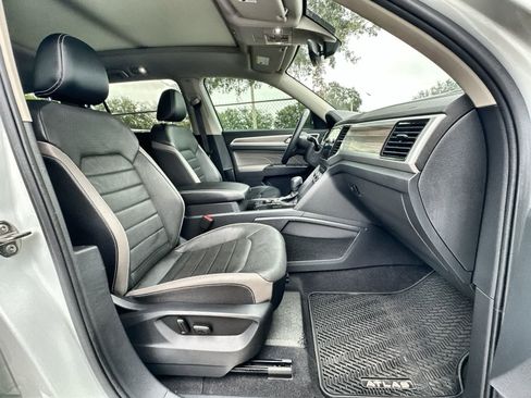 Used 2021 Volkswagen Atlas SEL Premium image 14