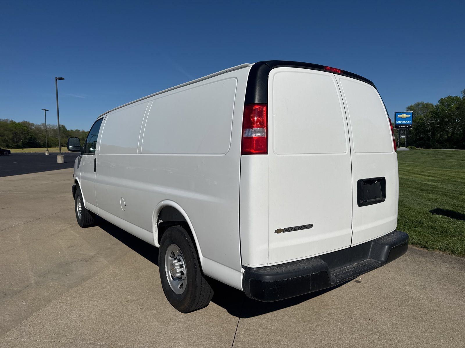 Used 2025 Chevrolet Express 2500 Extended w/ Driver Convenience Package RWD image 8
