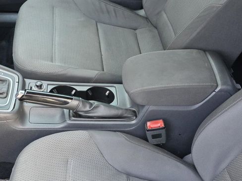 Used 2016 Volkswagen Golf S image 8