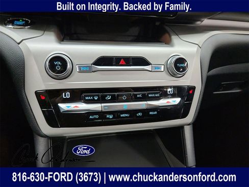 Used 2021 Ford Explorer XLT image 38