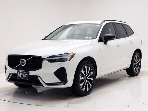 Used 2025 Volvo XC60 B5 Core AWD/4WD image 2