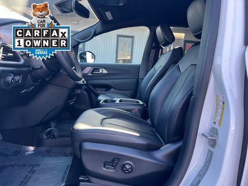 Used 2025 Chrysler Pacifica Select FWD image 8