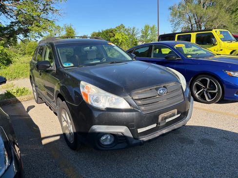 Used 2013 Subaru Outback 2.5i Limited AWD/4WD image 3