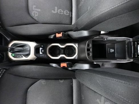 Used 2017 Jeep Renegade Latitude w/ Cold Weather Group AWD/4WD image 31