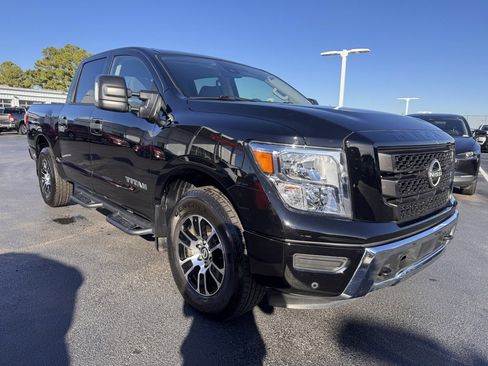 Used 2024 Nissan Titan SV w/ SV Convenience Package image 7