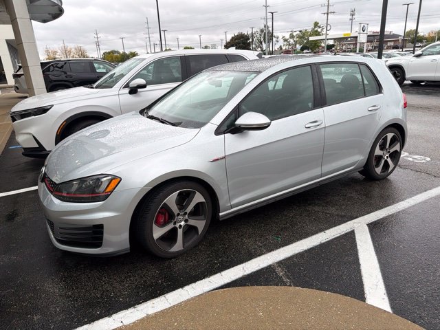 Used 2017 Volkswagen GTI SE FWD image 3
