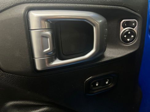 Used 2022 Jeep Gladiator Sport image 13