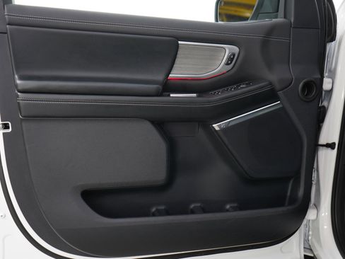 Used 2025 Ford Expedition Platinum AWD/4WD image 21
