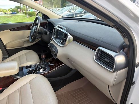 Used 2018 Kia Sorento EX FWD image 17