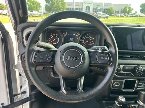 Used 2024 Jeep Wrangler Unlimited Sport AWD/4WD image 18