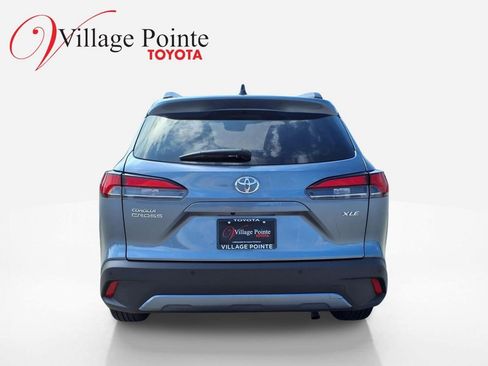 Used 2025 Toyota Corolla Cross XLE FWD image 4