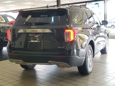 Used 2023 Ford Explorer XLT w/ Equipment Group 202A image 5