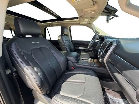 Used 2019 Ford Expedition Platinum RWD image 16