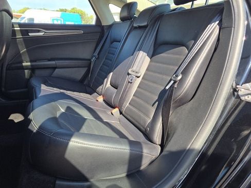 Used 2017 Ford Fusion SE w/ Fusion SE Technology Package FWD image 15