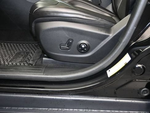 Used 2020 Jeep Cherokee Latitude Plus FWD image 20
