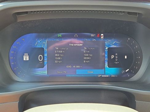 Certified 2025 Volvo XC40 B5 Core AWD/4WD image 26