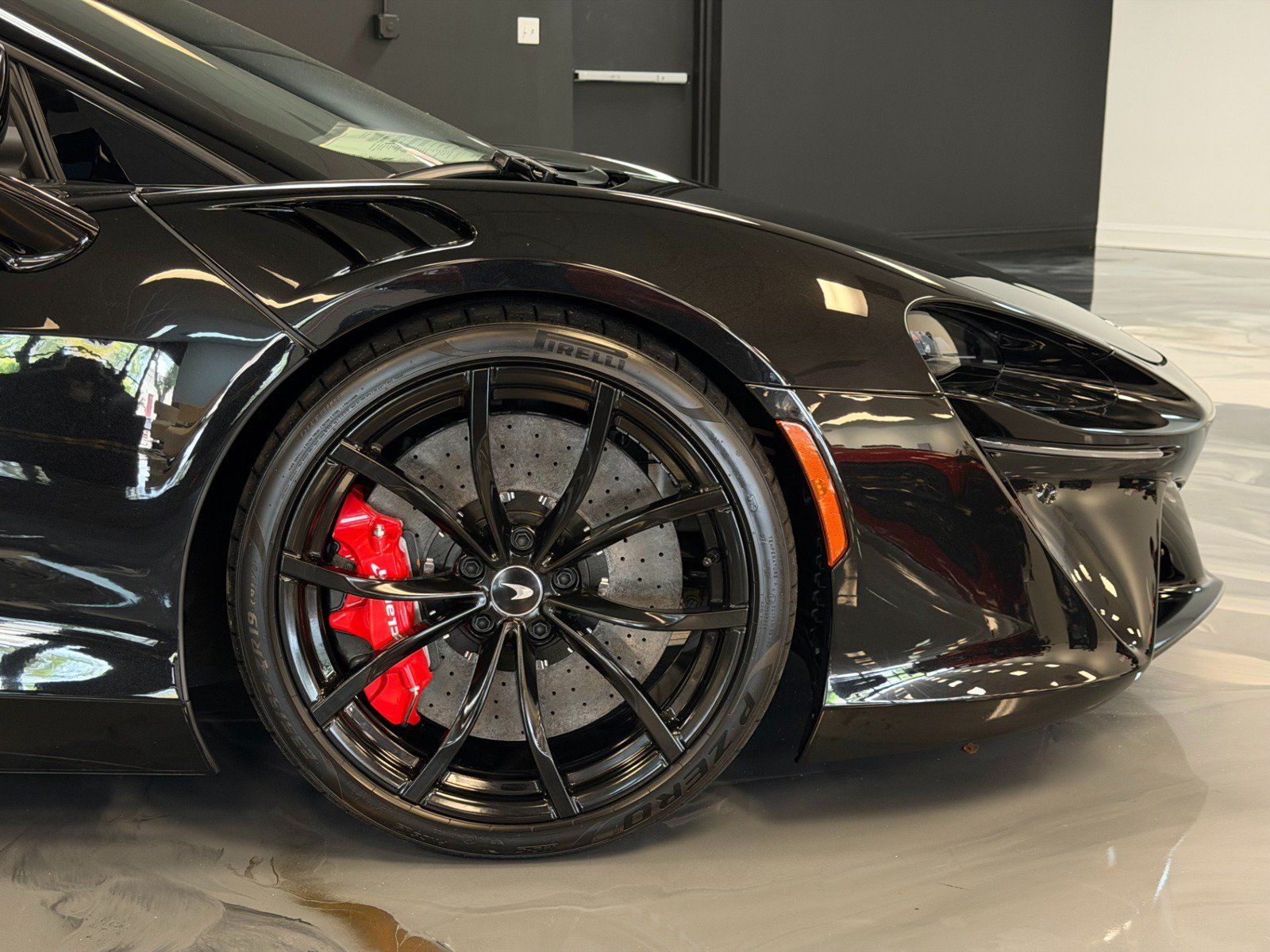 Used 2026 McLaren Artura Spider RWD image 13