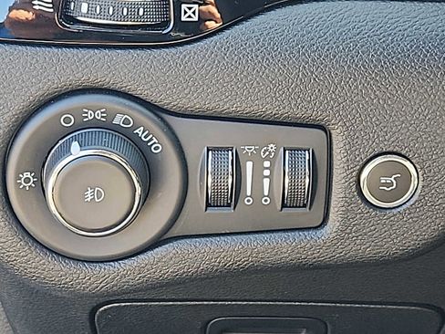 Certified 2023 Jeep Cherokee Altitude Lux image 25