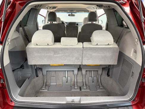 Used 2011 Toyota Sienna LE FWD image 20