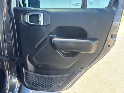 Used 2019 Jeep Wrangler Unlimited Sport S AWD/4WD image 17