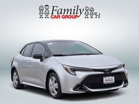 Used 2025 Toyota Corolla SE FWD image 2