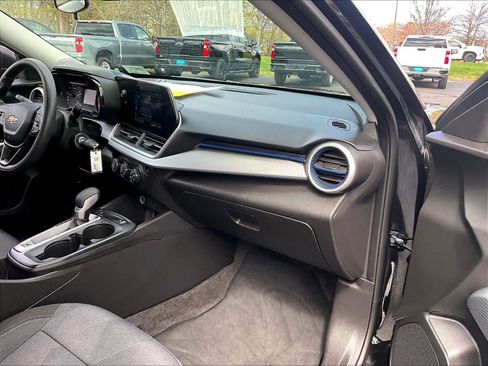 Used 2024 Chevrolet Trax LS FWD image 13