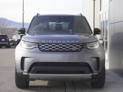 Used 2025 Land Rover Discovery S image 5