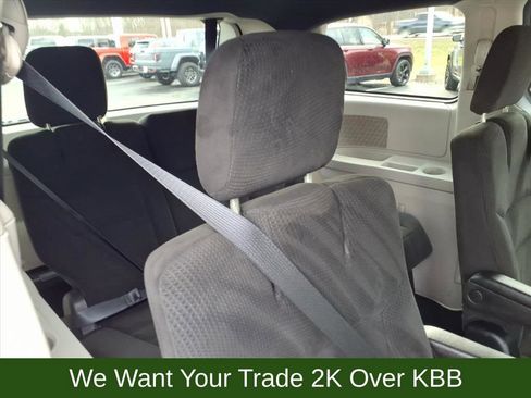 Used 2016 Dodge Grand Caravan SE image 17