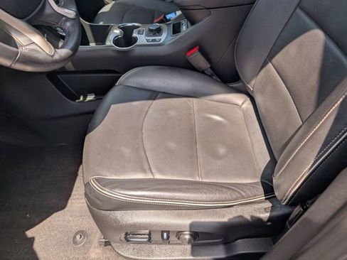 Used 2018 GMC Terrain Denali w/ Advanced Safety Package AWD/4WD image 22