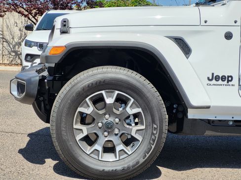 New 2026 Jeep Gladiator Sport AWD/4WD image 10