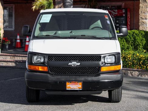 Used 2016 Chevrolet Express 2500 RWD image 3