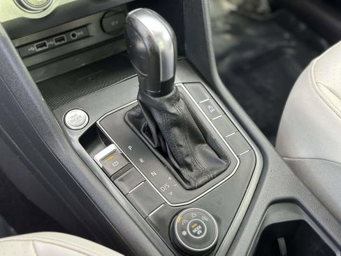 Used 2020 Volkswagen Tiguan SE image 18