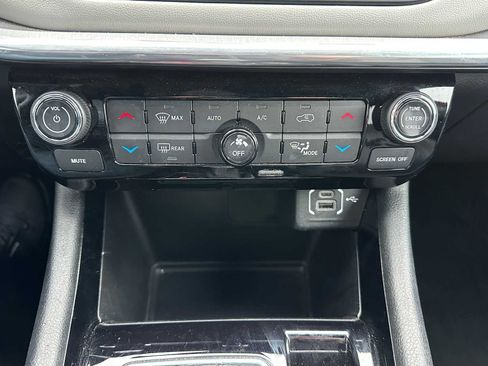 Used 2024 Jeep Compass Limited image 27