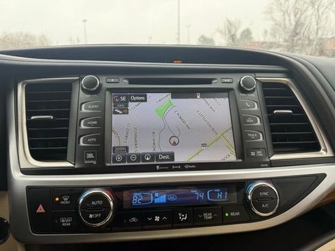 Used 2017 Toyota Highlander Limited Platinum image 13
