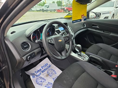 Used 2015 Chevrolet Cruze LT FWD image 16