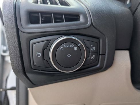 Used 2018 Ford Focus SE image 16