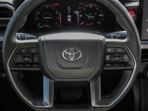 Used 2025 Toyota Tacoma TRD Off-Road AWD/4WD image 31